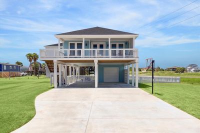 Welcome to your beach side home. | Image 1