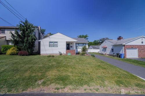 829 Harrell Ave, Woodbridge, NJ, 07095-3240 | Card Image