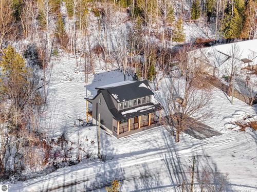 1713 Vanderlip Rd, Traverse City, MI, 49686-9161 | Card Image