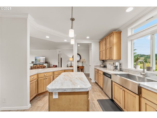 100 Crater Rd, House other with 3 bedrooms, 2 bathrooms and null parking in Camas Valley OR | Image 11