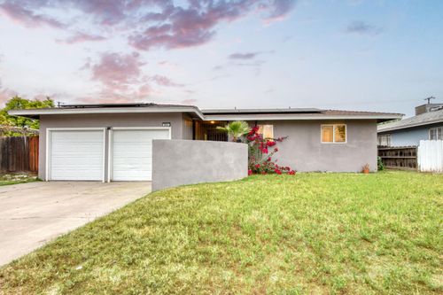824 W Clinton Ave, Fresno, CA, 93705-4514 | Card Image