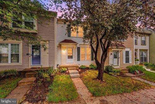 8071 Topper Ct, Kingstowne, VA, 22315-5016 | Card Image