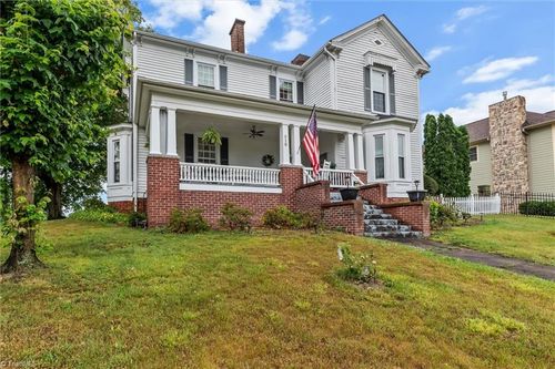 519 Maple St, Mount Airy, NC, 27030-3509 | Card Image