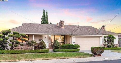 24 Via Hermosa, San Lorenzo, CA, 94580 | Card Image