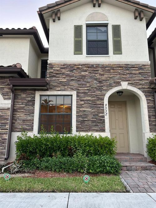 9332-9332 W 33rd Ln, Hialeah, FL, 33018-2068 | Card Image