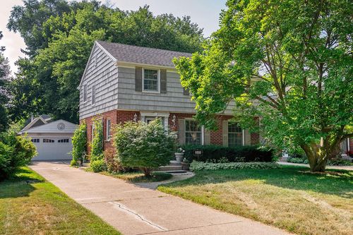 6041 N Santa Monica Boulevard, Whitefish Bay, WI, 53217 | Card Image