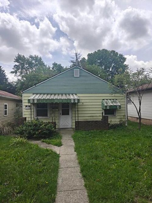 811 E Como Ave, Columbus, OH, 43224-3910 | Card Image