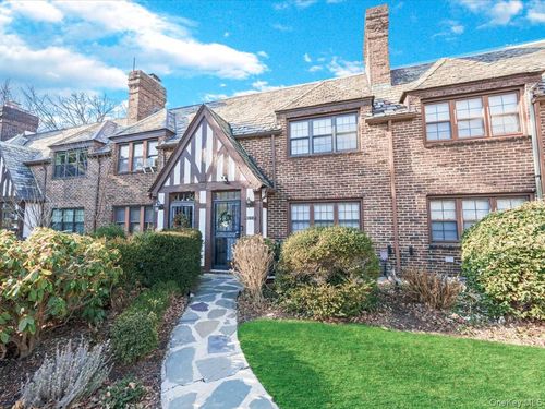 11109 75th Rd, Forest Hills, NY, 11375-6307 | Card Image