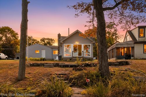 9548 Roundlake Blvd, White Lake, MI, 48386-3969 | Card Image