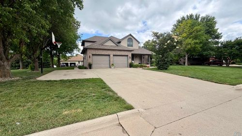 925 Leona Cir, Storm Lake, IA, 50588-2700 | Card Image