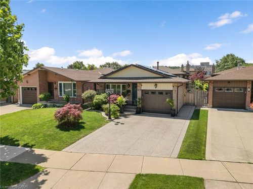 16 Juniper Dr, Stoney Creek, ON, L8E4C6 | Card Image