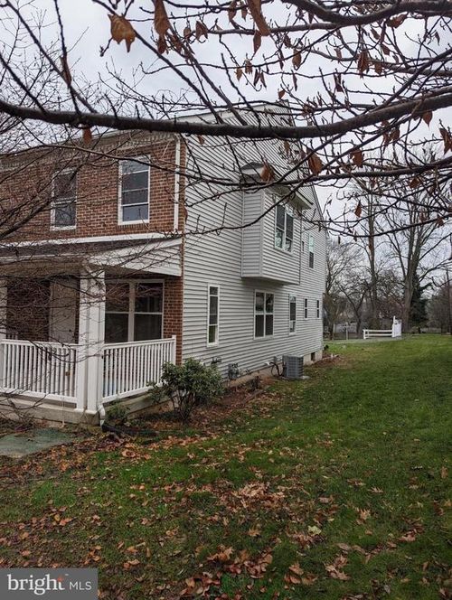 527 May St, POTTSTOWN, PA, 19464-4769 | Card Image