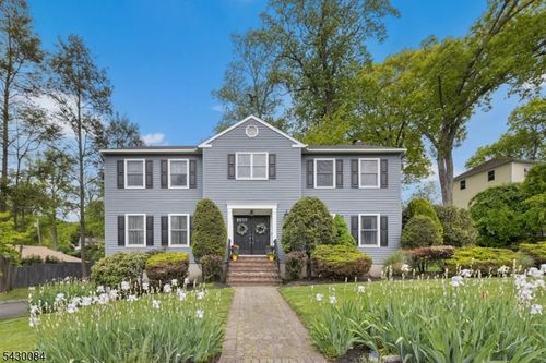220 Queens Ln, Mountainside, NJ, 07092-1366 | Card Image