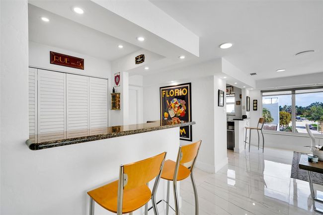 APT-401D - 2860 Ne 14 Th Street Cswy, Condo with 2 bedrooms, 2 bathrooms and null parking in Pompano Beach FL | Image 5