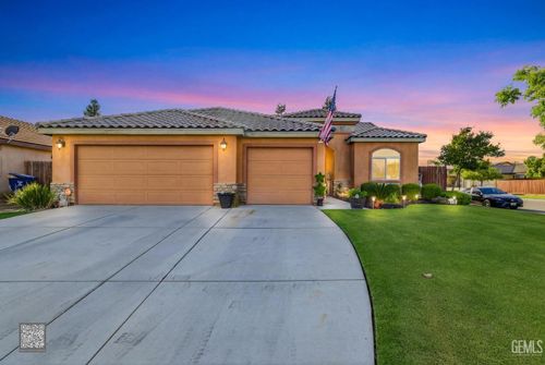 7101 Pine Flat Dr, Bakersfield, CA, 93311-4515 | Card Image