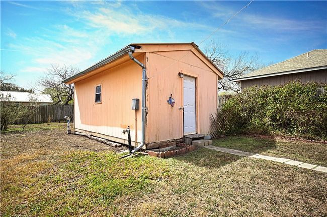 703 W Josephine Ave, House other with 3 bedrooms, 2 bathrooms and null parking in Orange Grove TX | Image 6