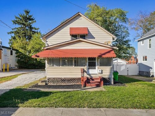 1371 Benton St, Barberton, OH, 44203-7422 | Card Image