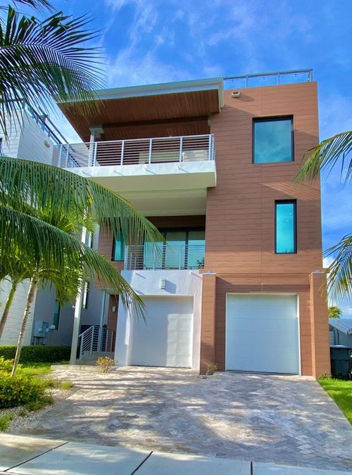 348 Balboa St, Hollywood, FL, 33019-4602 | Card Image