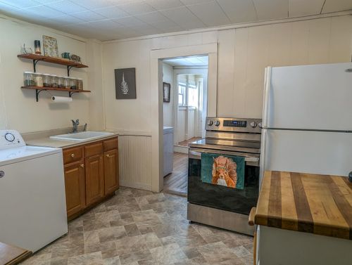 98 Carroll St, Keene, NH, 03431-2907 | Card Image