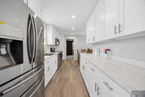 950 Cessna Dr E, New Brighton, MN, 55112-3427 | Card Image