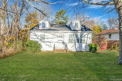 24485 Main Rd, Cutchogue, NY, 11935-1484 | Card Image