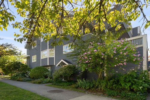 3085 Maple Street, Vancouver, BC, V6J4W7 | Card Image