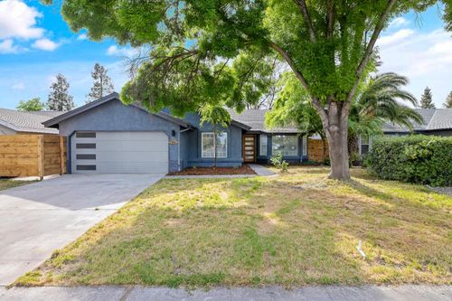 1967 N Ventura Ave, Farmersville, CA, 93223-2325 | Card Image