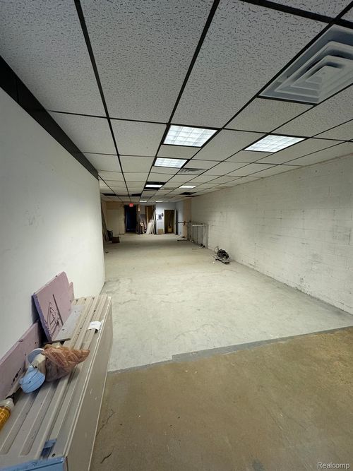 3170 Fort St, Lincoln Park, MI, 48146-3631 | Card Image