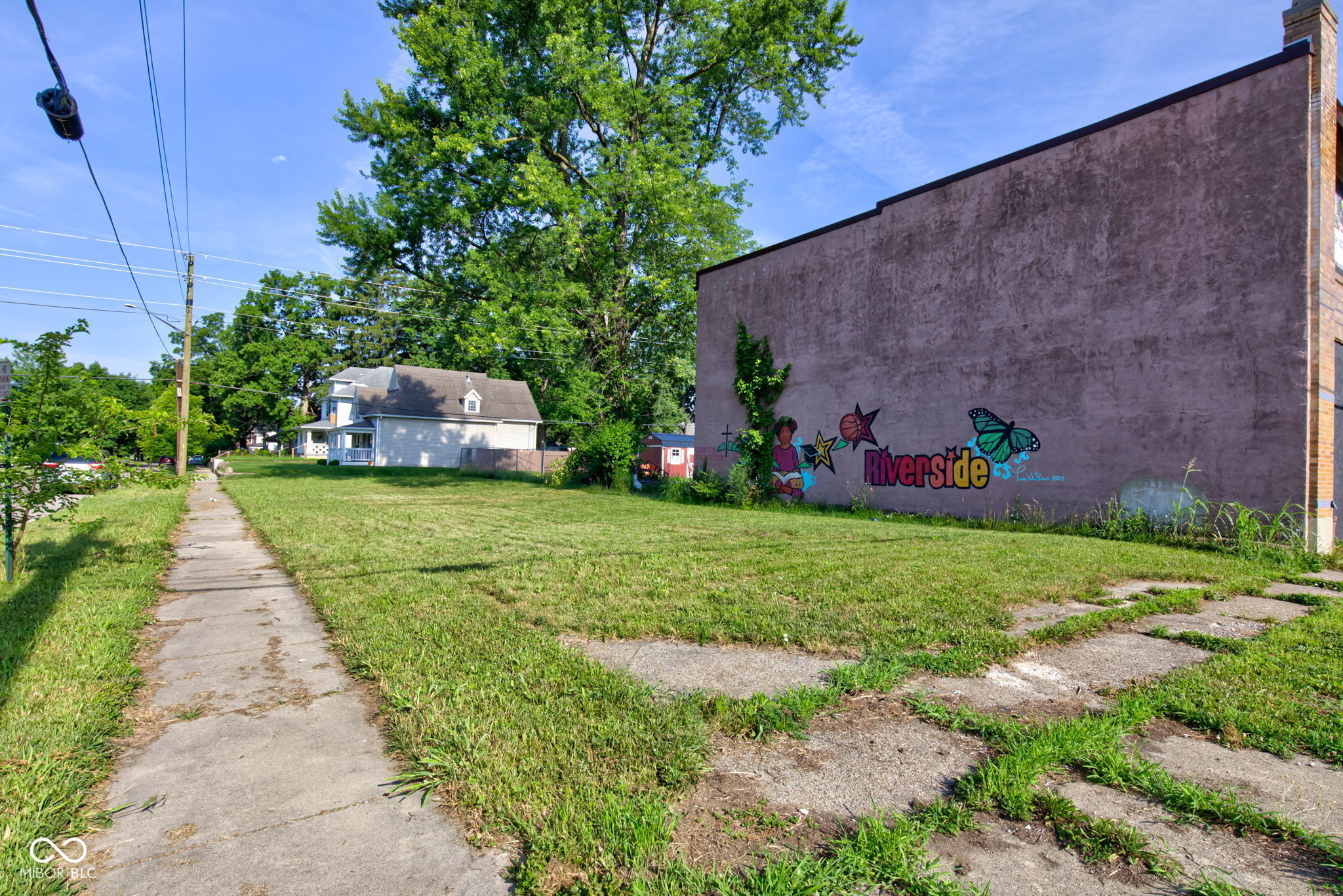 Land in Indianapolis 4