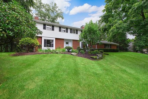 111 Wilmar Dr, Pittsburgh, PA, 15238-1607 | Card Image