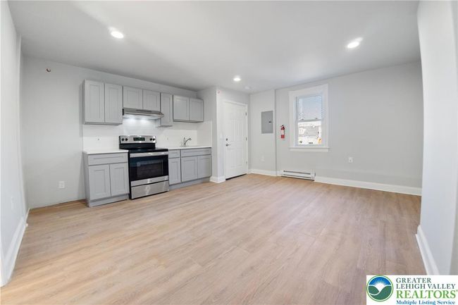 827 W Linden St, Condo with 11 bedrooms, 8 bathrooms and 3 parking in Allentown PA | Image 12
