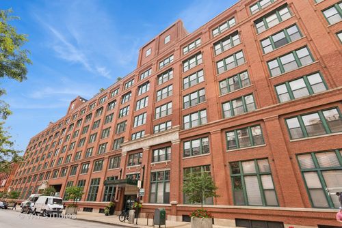 apt-221-411 Ontario St, Chicago, IL, 60654-6954 | Card Image