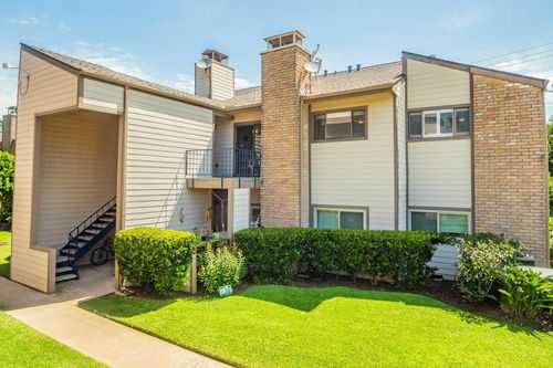 7140 N Holiday Dr, Galveston, TX, 77550-3032 | Card Image