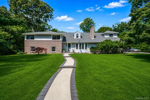 3 Oak Court, Southampton, NY, 11946 | Card Image
