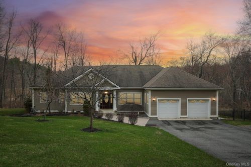 21 Old Quaker Hill Rd, Monroe, NY, 10950-1303 | Card Image