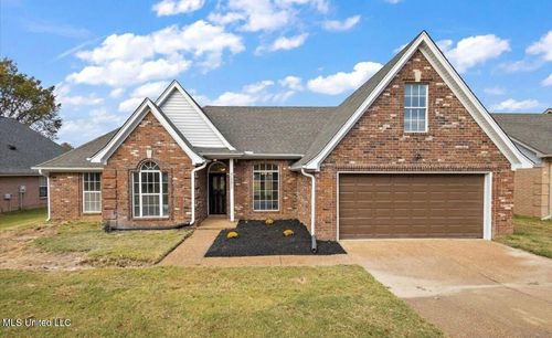 9158 Lakeside Dr, Olive Branch, MS, 38654-1516 | Card Image