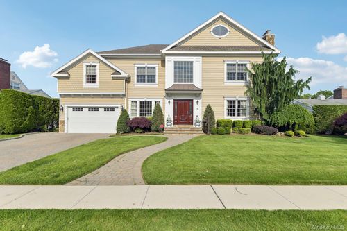217 Wellington Rd, Garden City, NY, 11530-1207 | Card Image