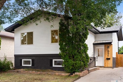 951 Hopkins Cres N, Regina, SK, S4X2N2 | Card Image