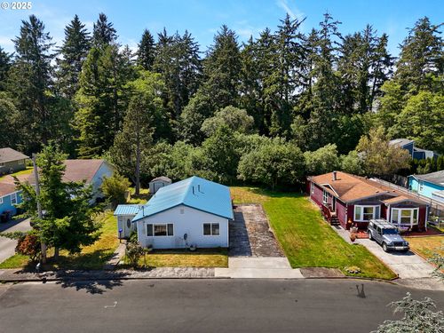 125 Sw Cedar Ave, Warrenton, OR, 97146-9747 | Card Image