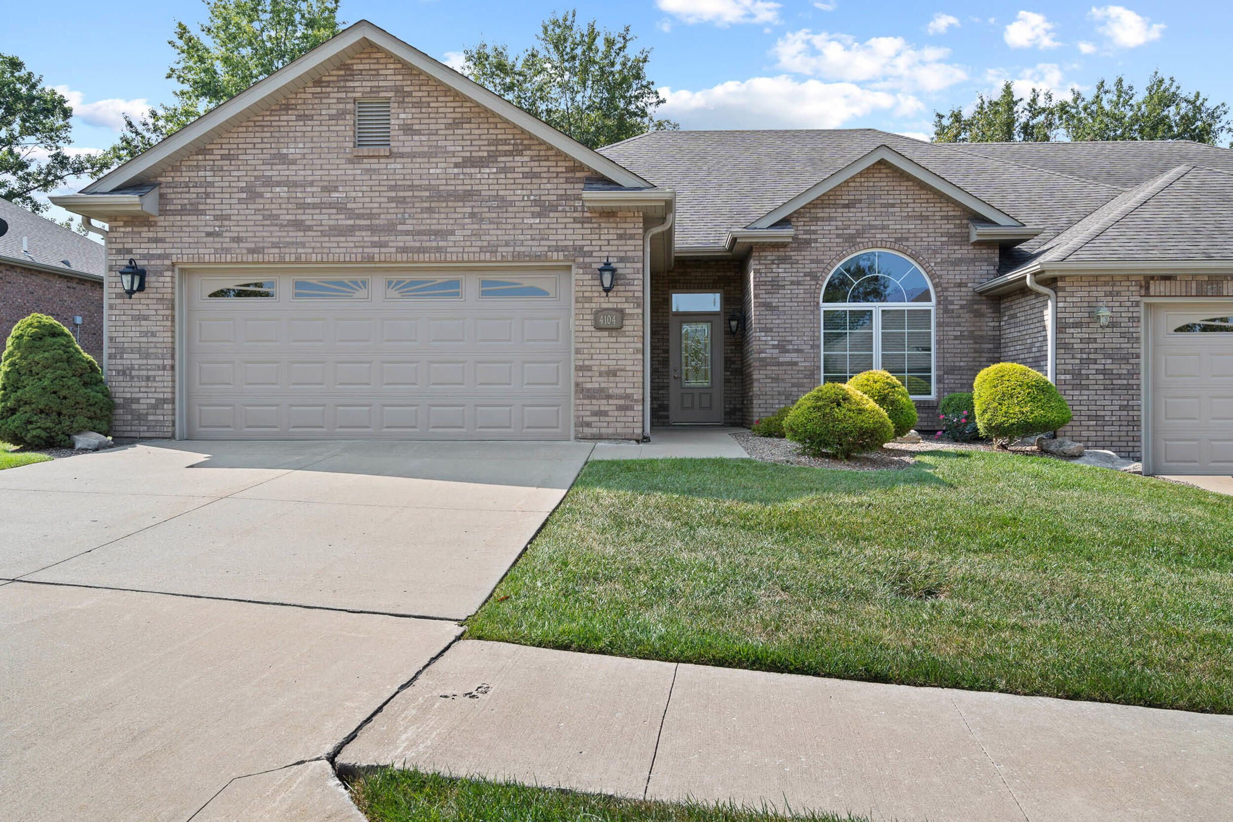 Savoy Dr, Columbia, MO 65203