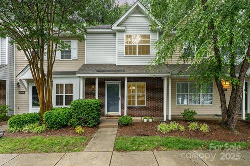 10223 Reindeer Way Ln, Charlotte, NC, 28216-0712 | Card Image