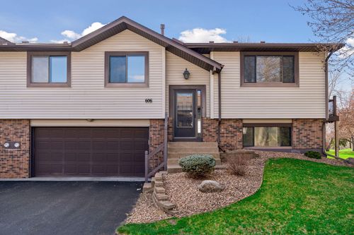606 Donegal Cir, Shoreview, MN, 55126-4715 | Card Image