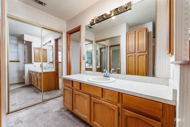 209 N Florida Ave, House other with 3 bedrooms, 3 bathrooms and 2 parking in Big Lake TX | Image 17