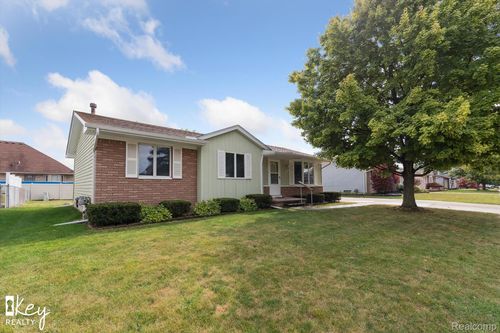 32403 Truman Rd, Rockwood, MI, 48173-9699 | Card Image