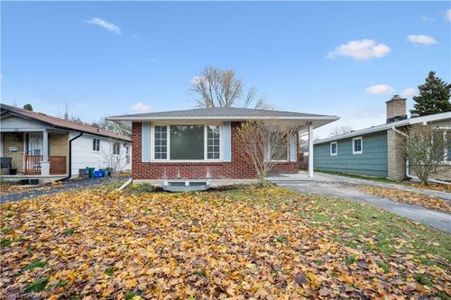 118 Selkirk Dr, Kitchener, ON, N2E1M4 | Card Image