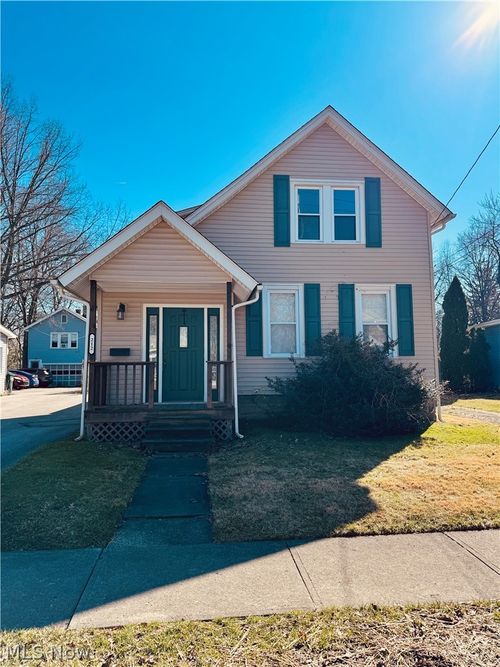 212 E Bridge St, Berea, OH, 44017-2174 | Card Image