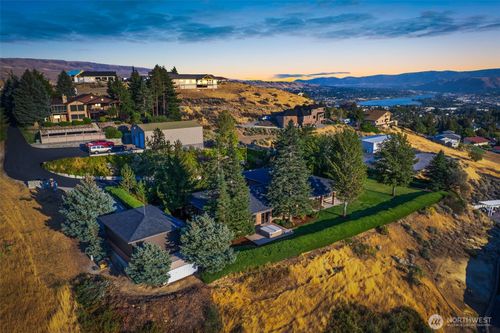 3840 School St, Wenatchee, WA, 98801-9008 | Card Image