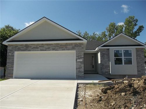 1000 Ingleside Dr, Pleasant Hill, MO, 64080-1785 | Card Image
