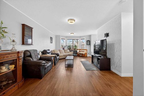 106 Prairie Sound Cir Nw, High River, AB, T1V2A2 | Card Image