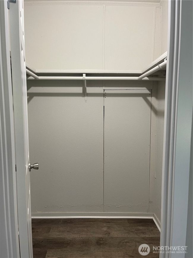Walk-in closet | Image 14